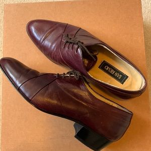 Vintage leather Oxford-style shoes